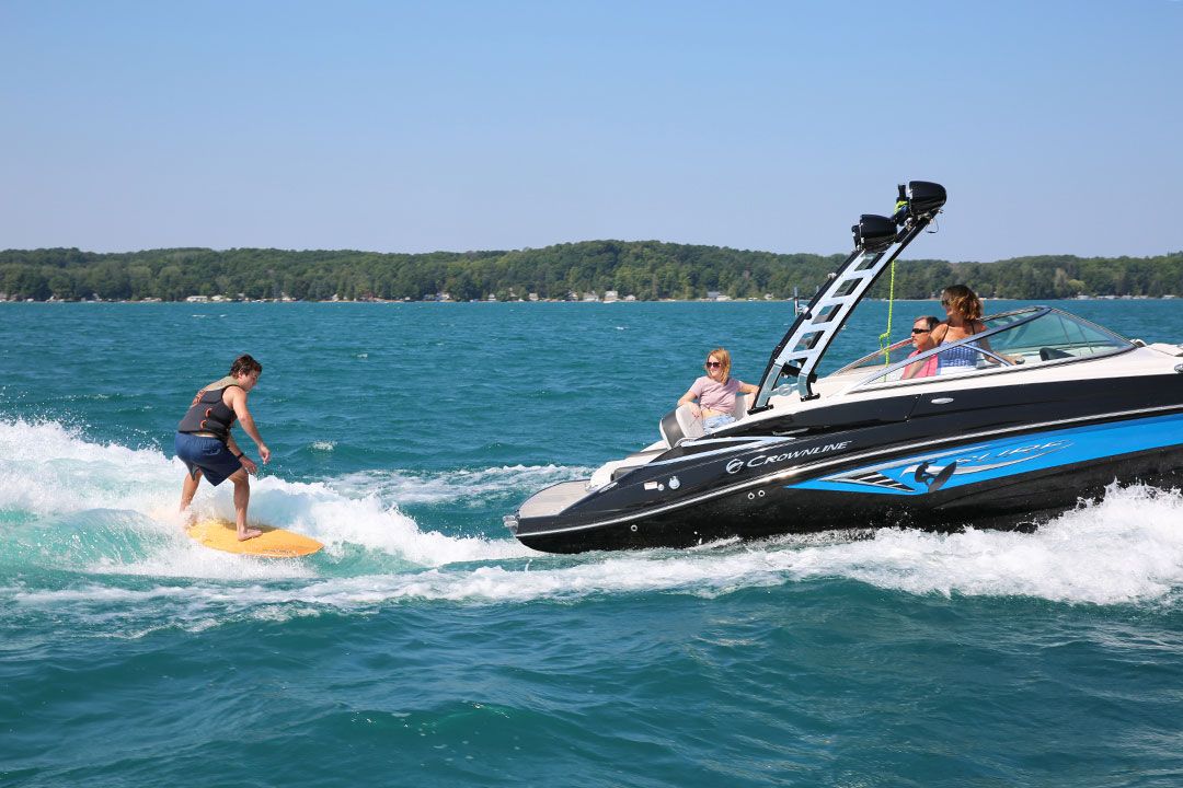 Crownline E235 Surf
