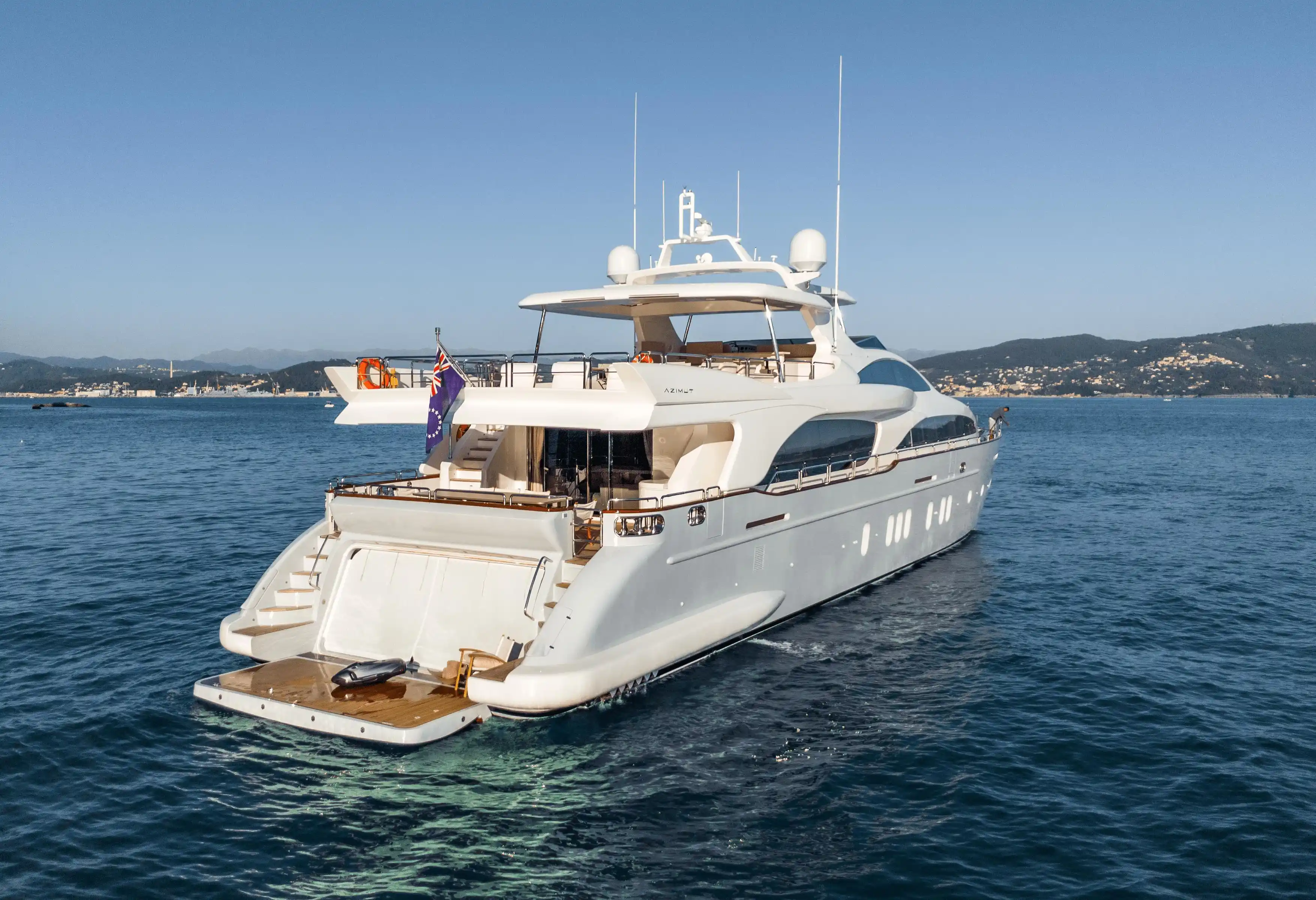 Esterni del Azimut 116