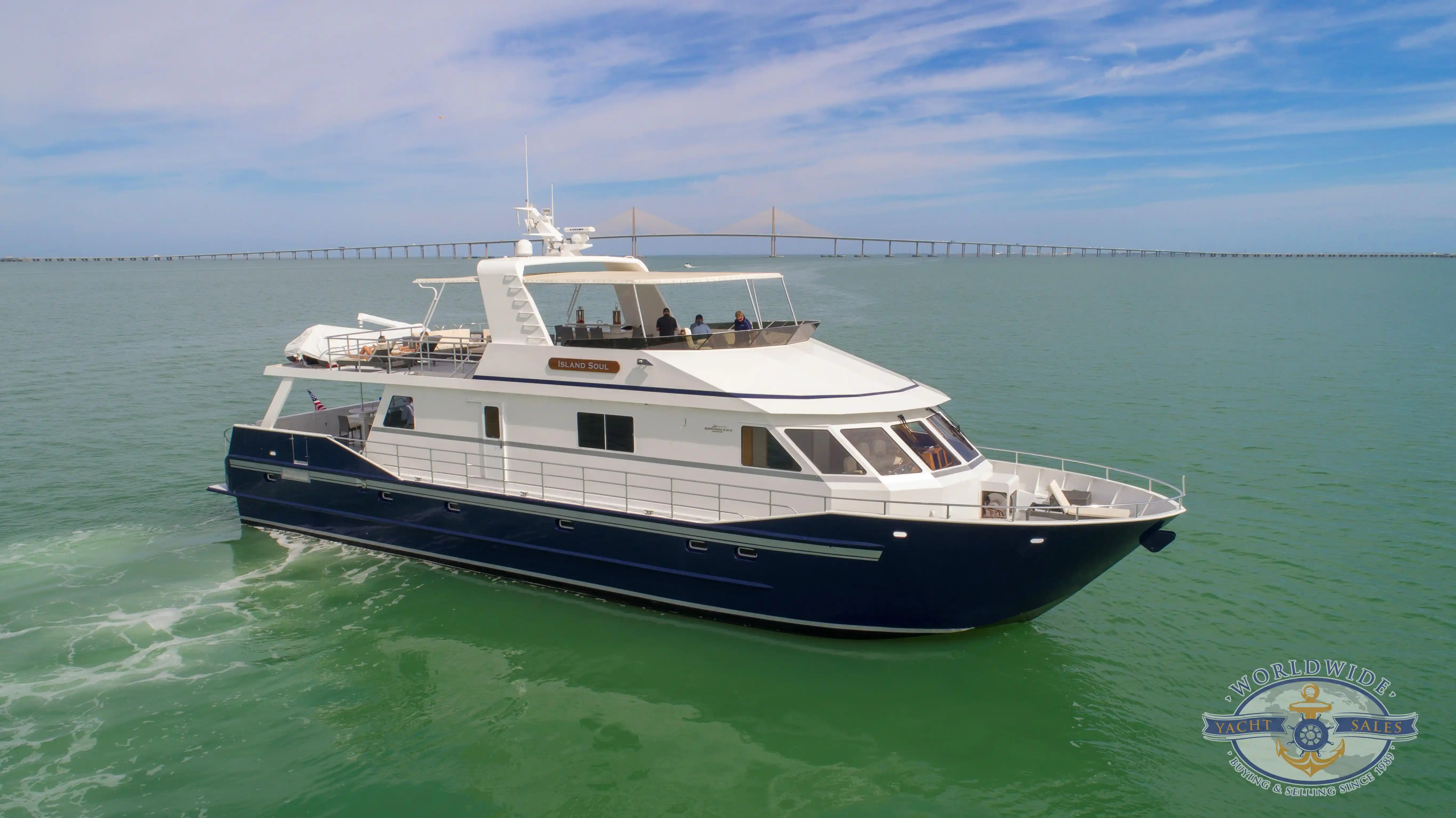 Custom Flybridge Motoryacht photo