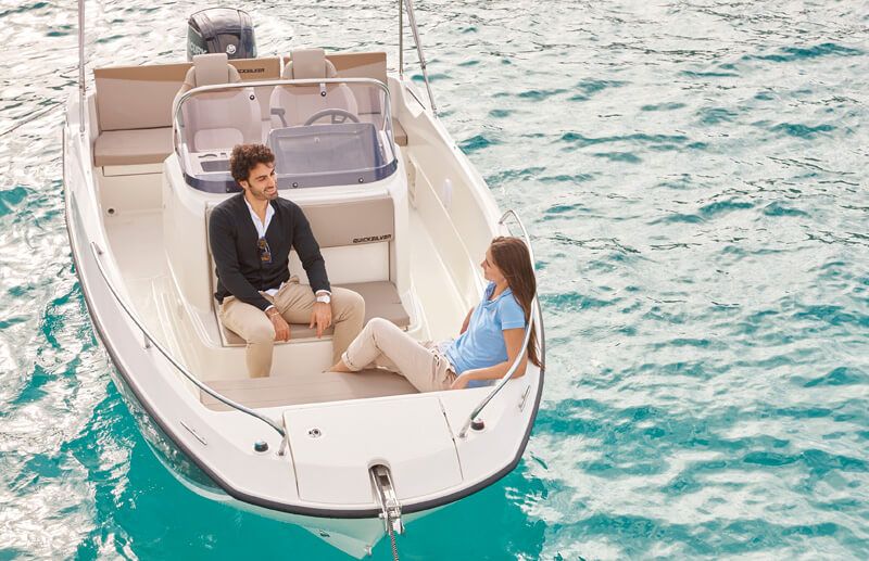 Interieur van de Quicksilver Activ 605 Open