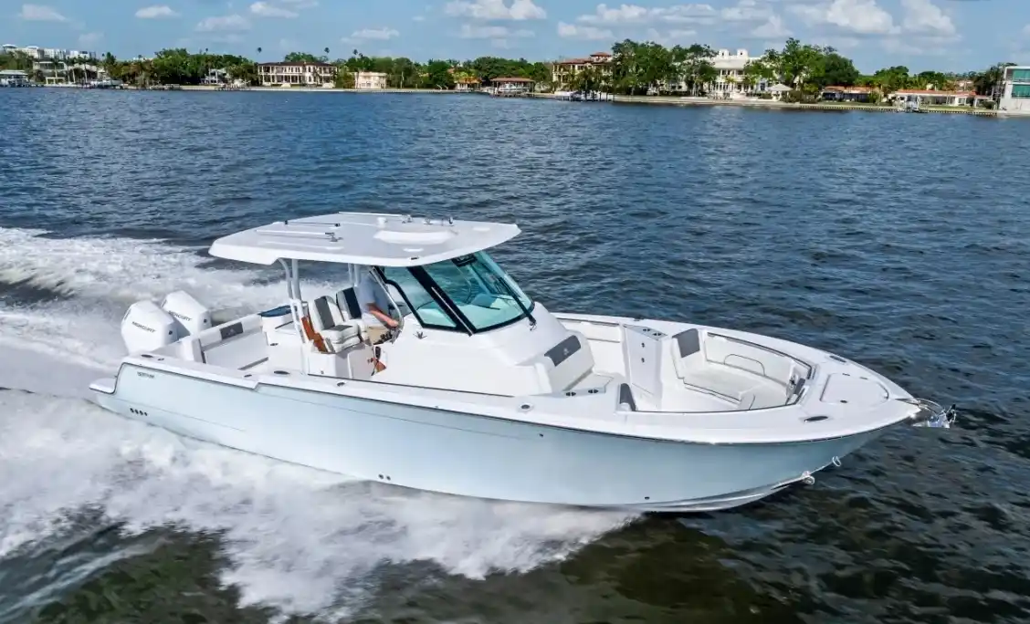 Exterior del Bertram 34CC