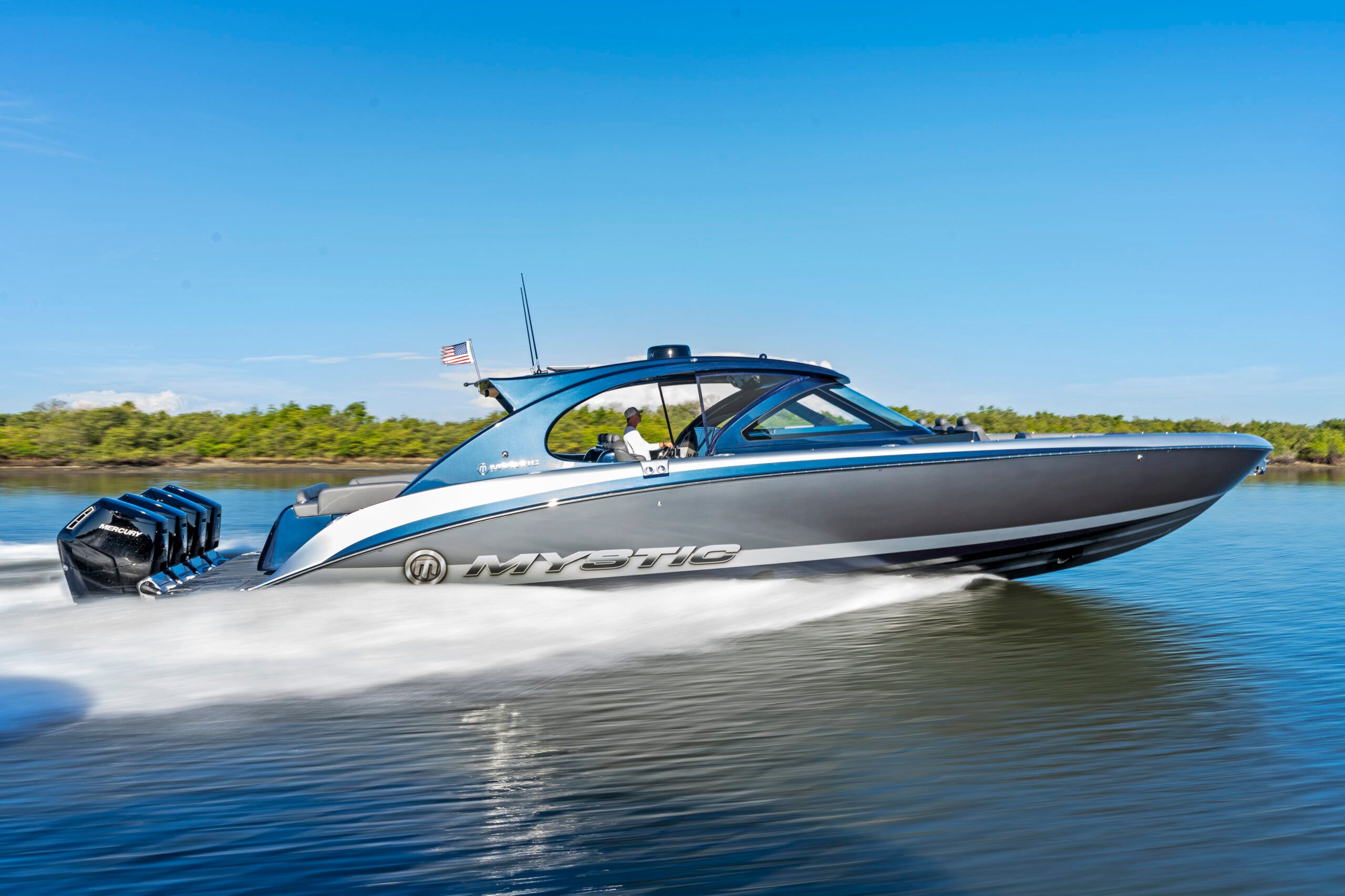 Mystic Powerboats M5200 – XL Cabin