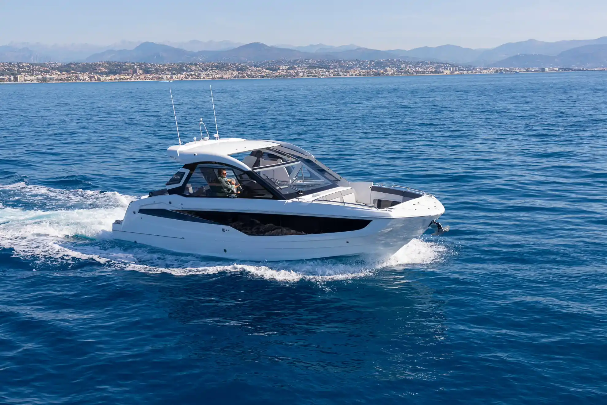 Galeon Yachts 335 GTO Exterior