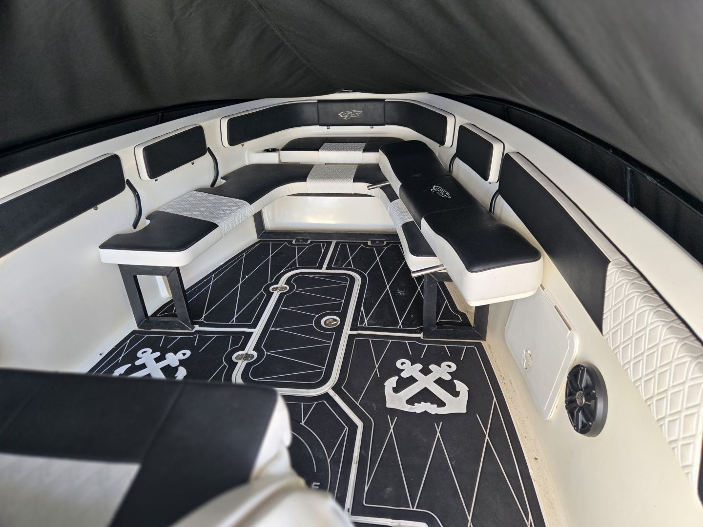 Interior del Glasstream 273 SCX