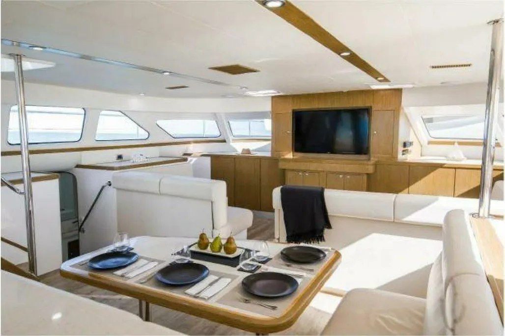 Innenbereich der Powerplay Catamarans 63