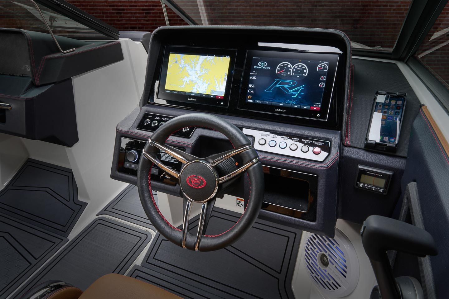 Interior del Cobalt Boats R4 Surf