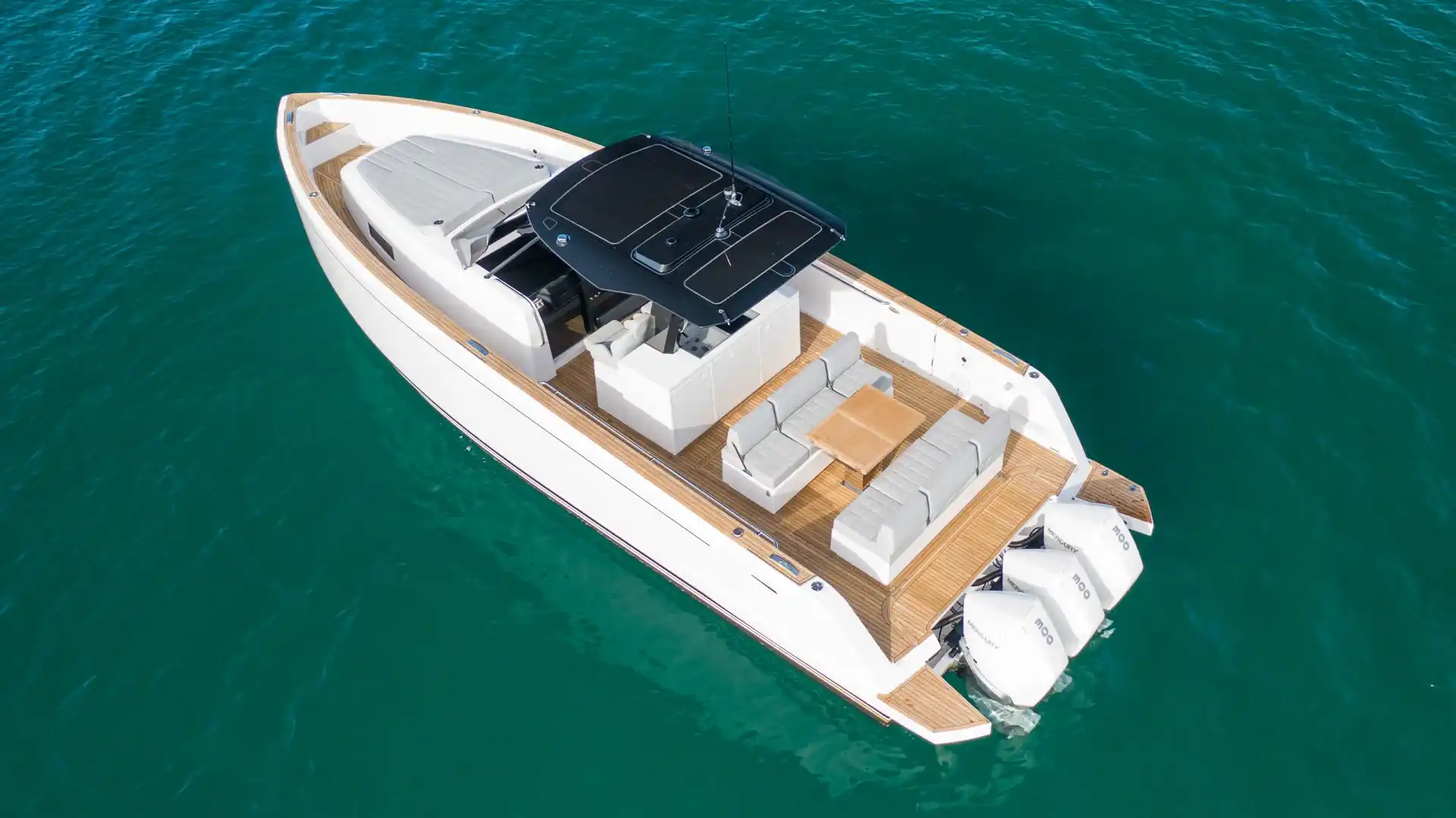 Pardo Yachts P38R Exterior