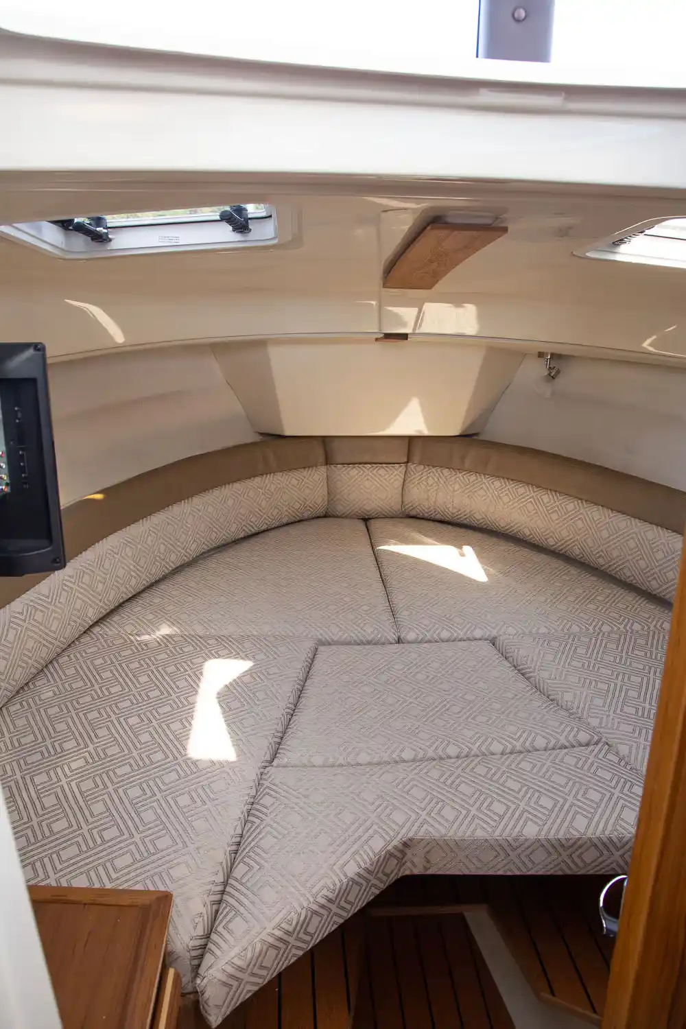 Ranger Tugs R-25 Interior