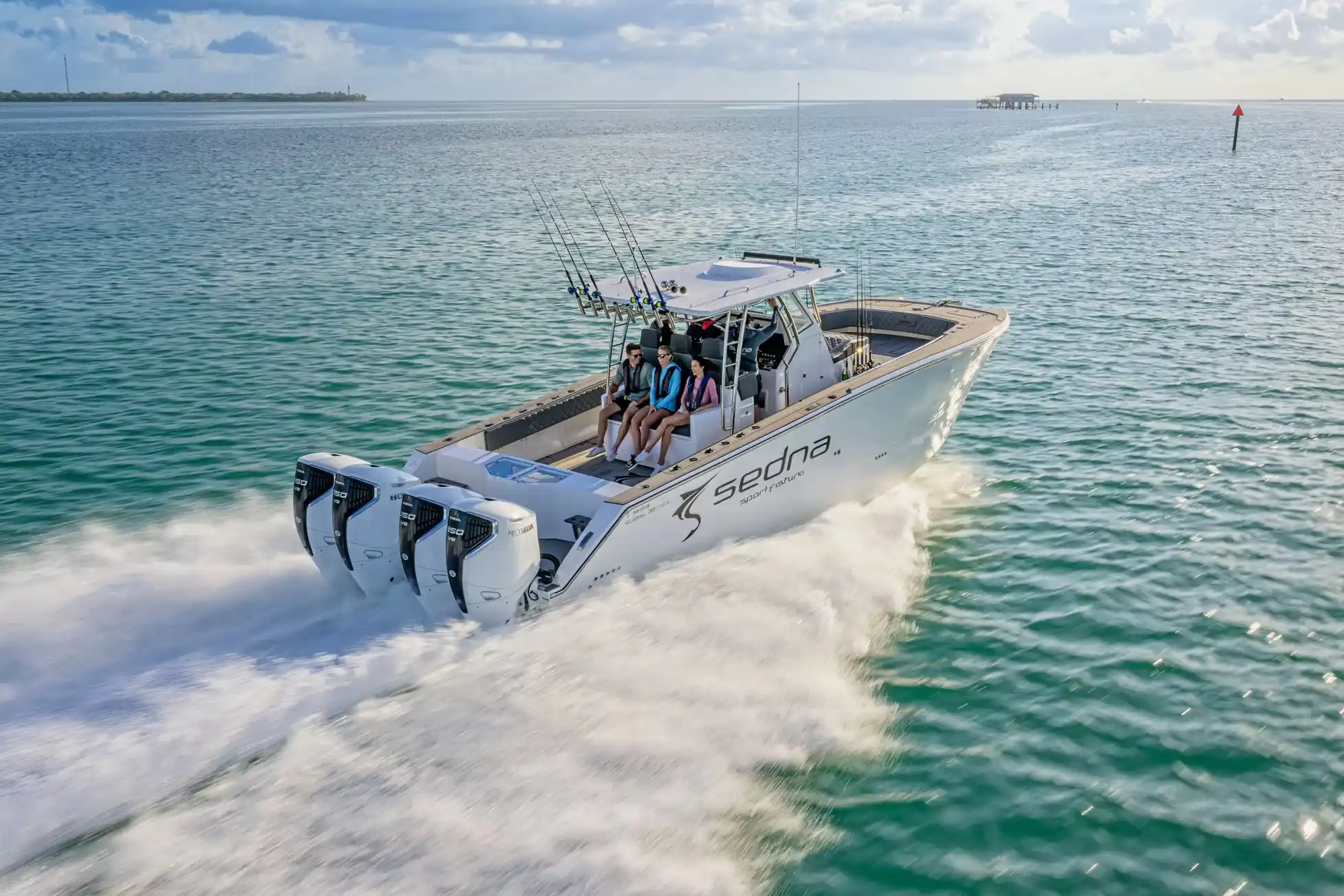 Sedna Sportfishing CAT 370 Exterior