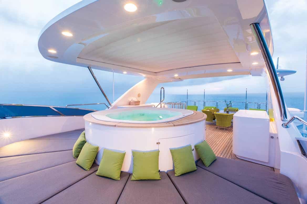 Benetti Classic 121 Exterior