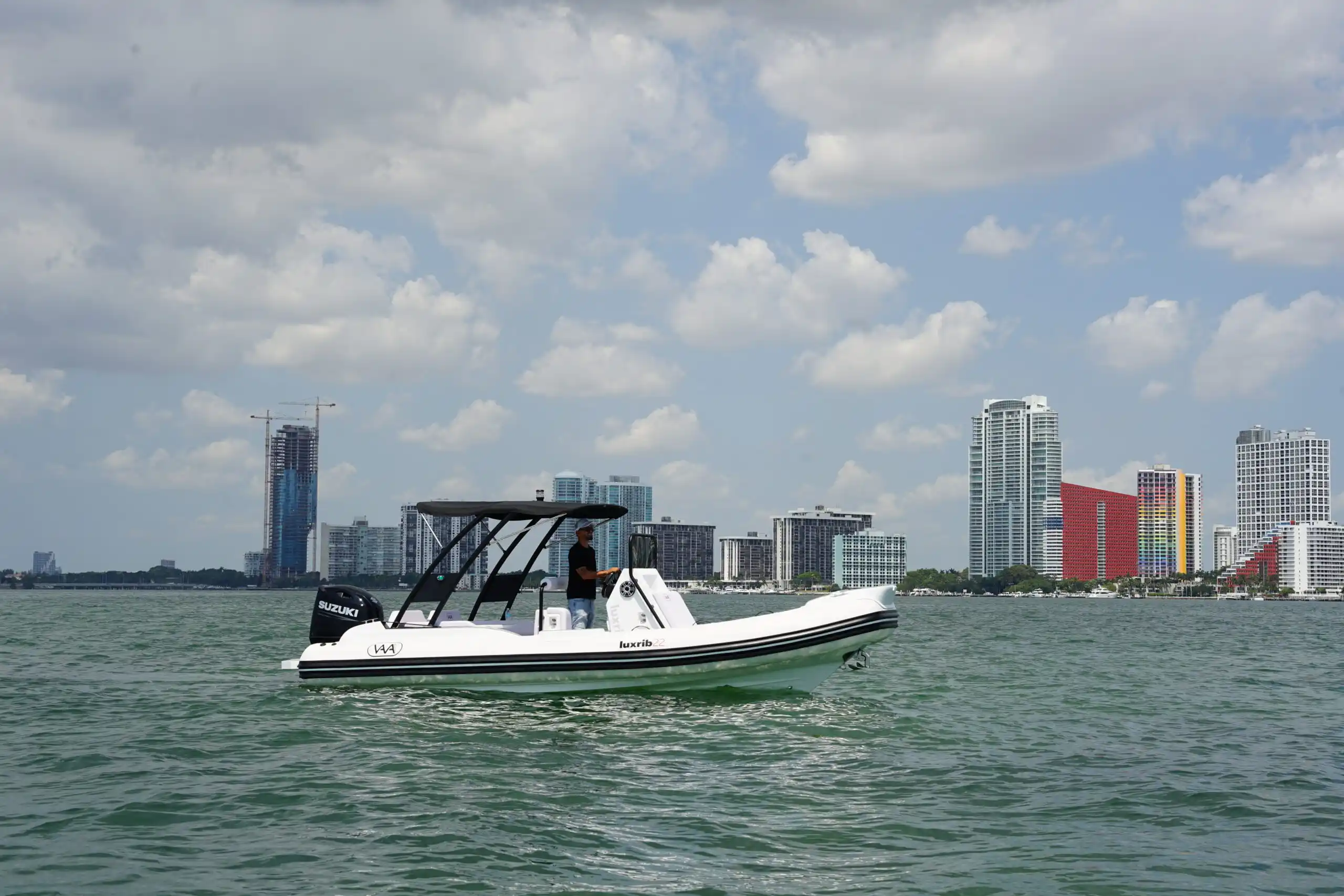 Aqvaboats Luxurib 22 Exterior