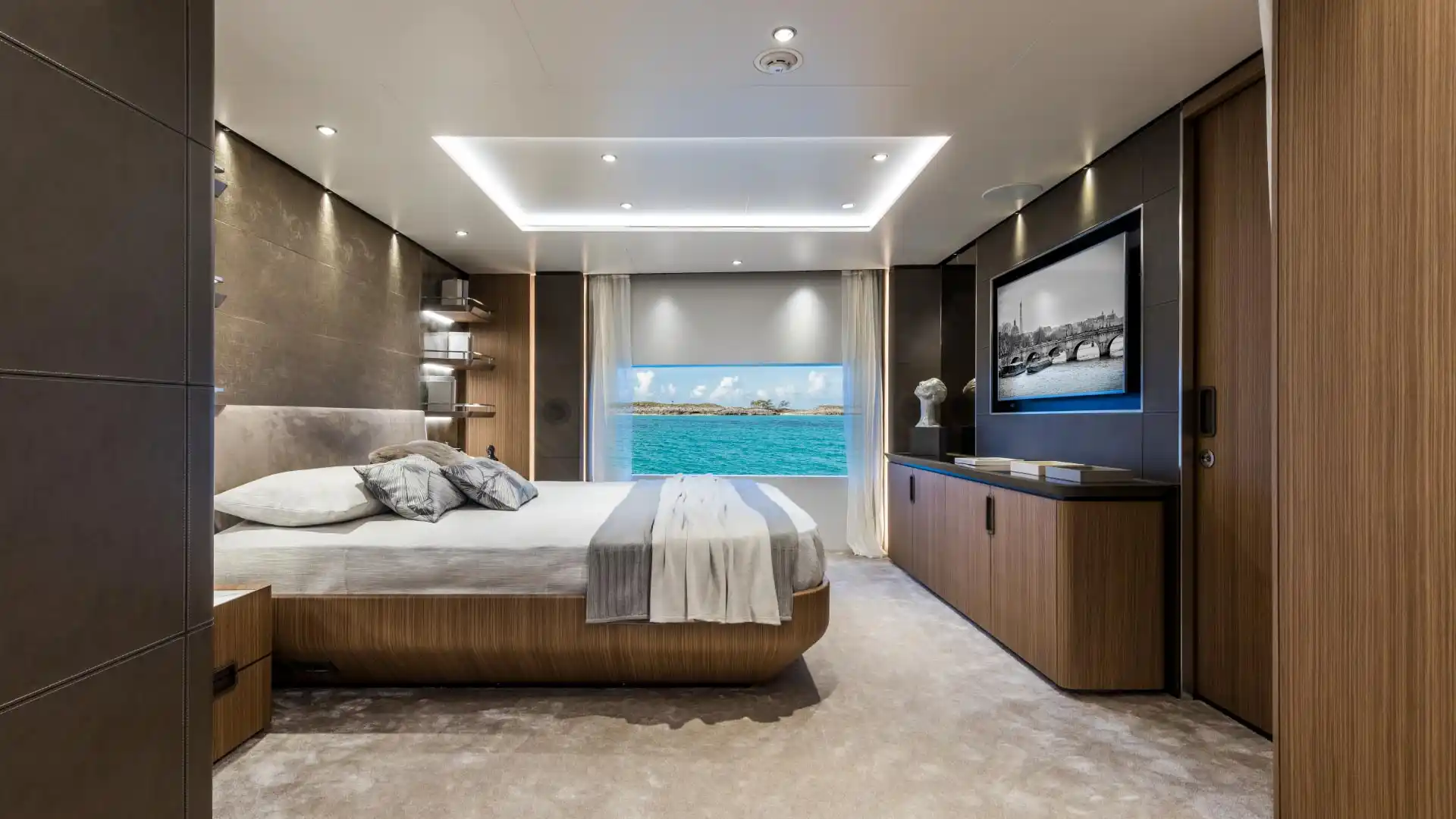 Interior del Custom Line 120'
