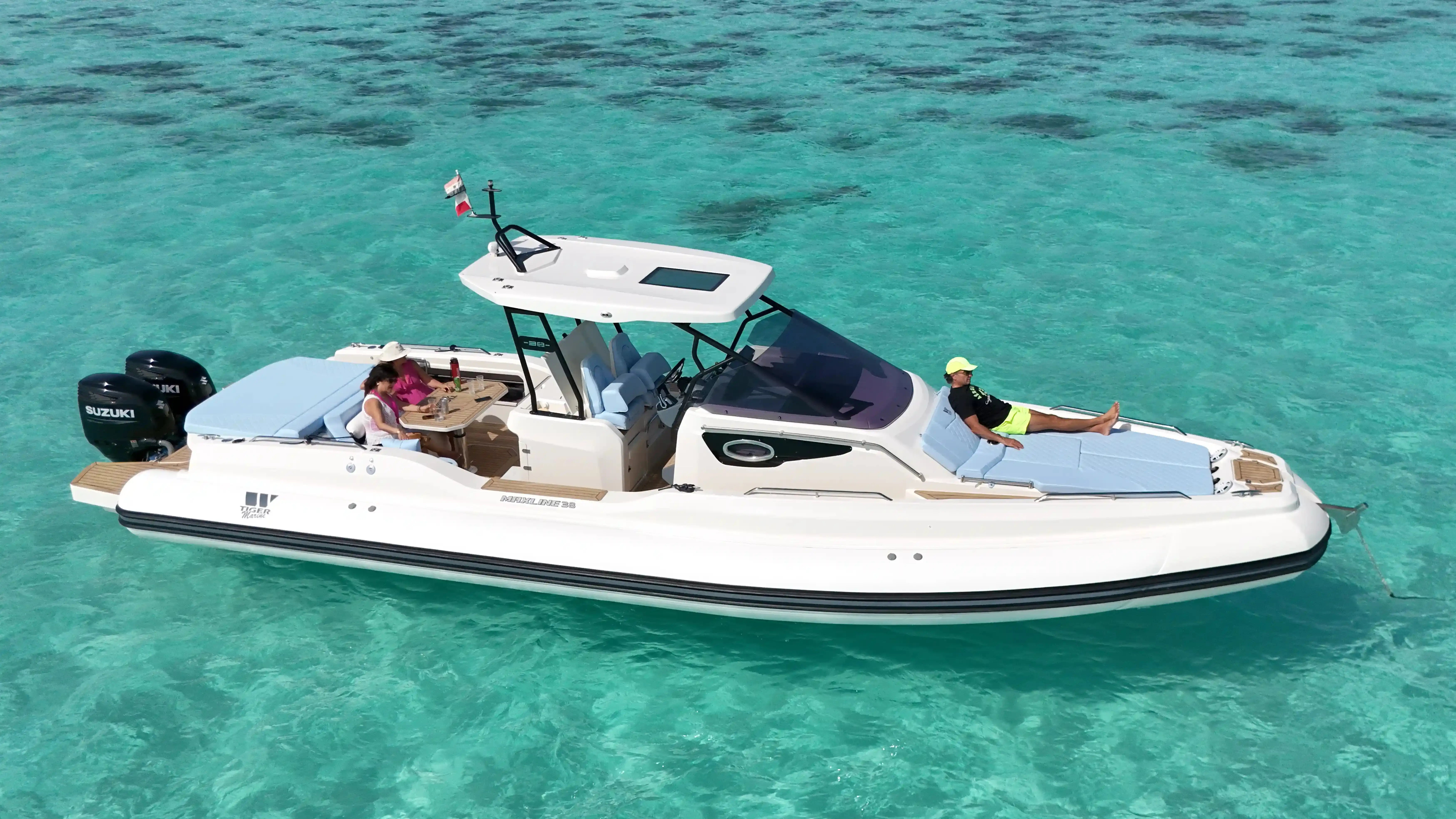 Exterior del Tiger Marine MaxLine 38