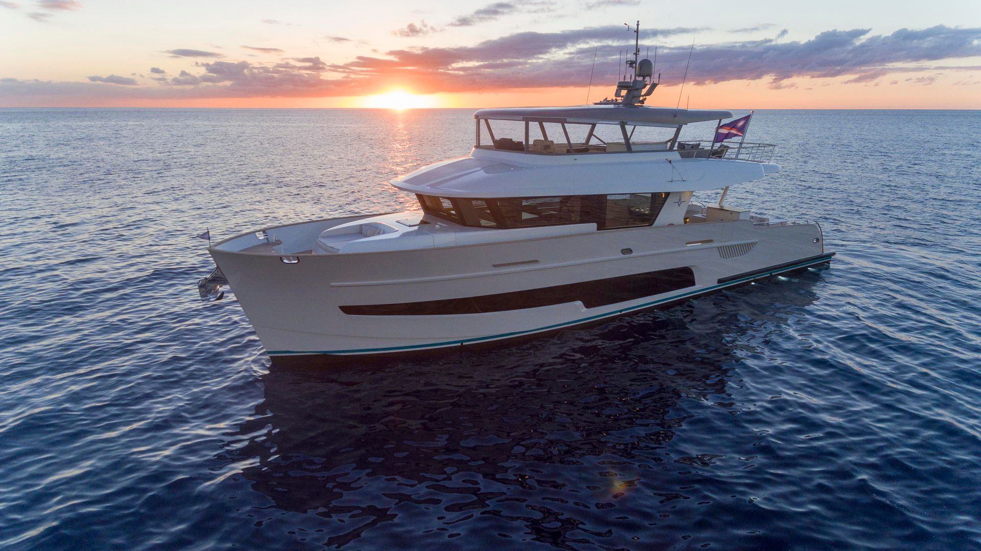 LeVen Yachts 90 Flybridge Exterior