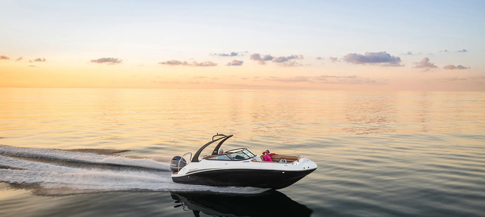 Hurricane SunDeck 2486 OB Exterior