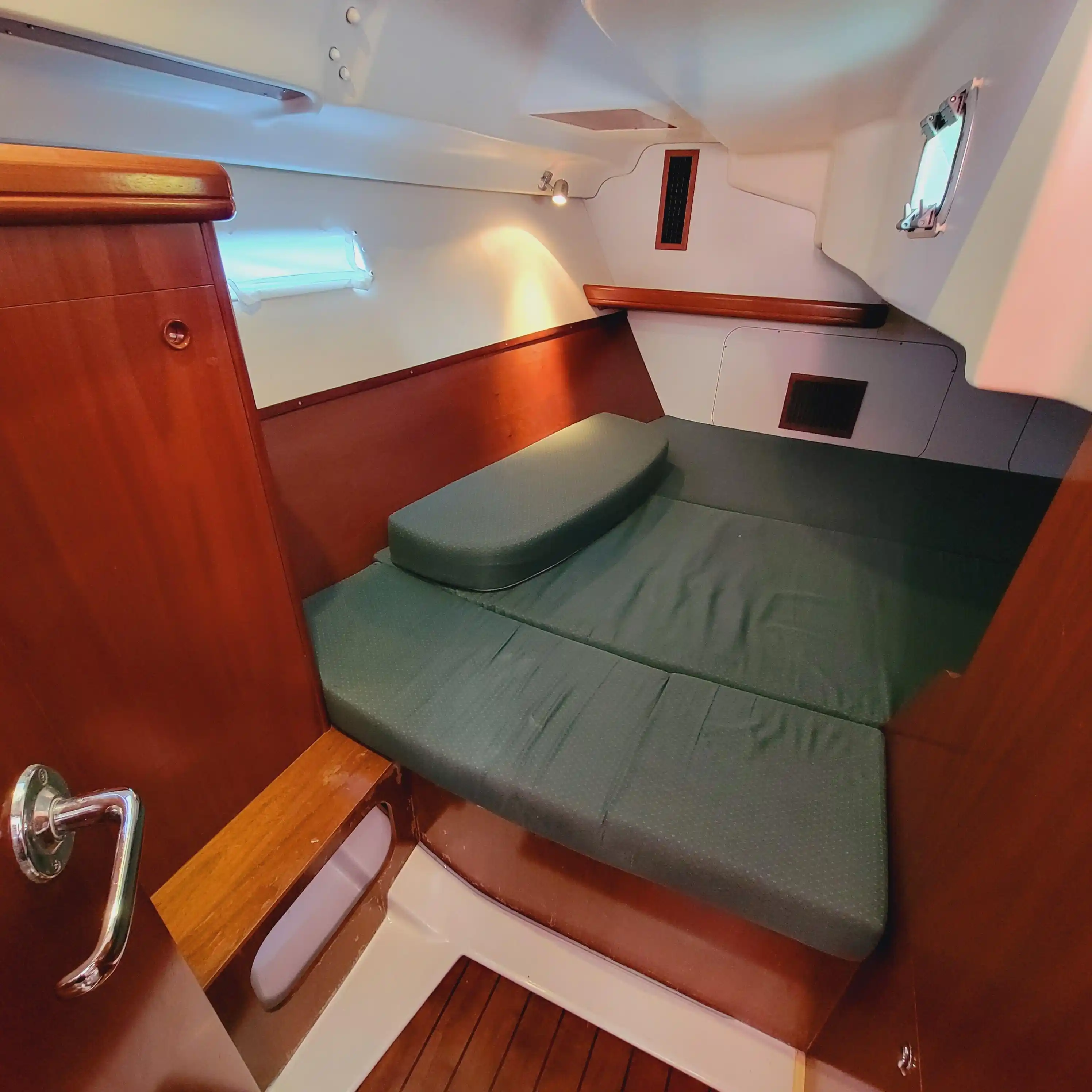 Interni del Beneteau 393
