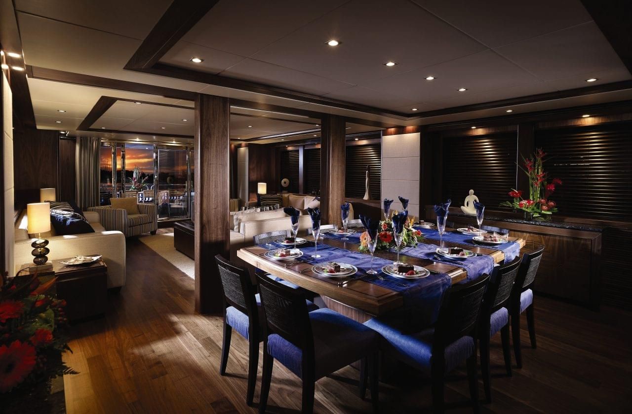 Interni del Sunseeker 112