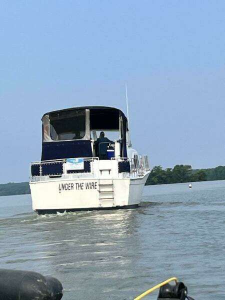 Chris-Craft 350 Catalina Exterior