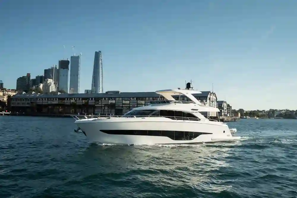Majesty Yachts 72