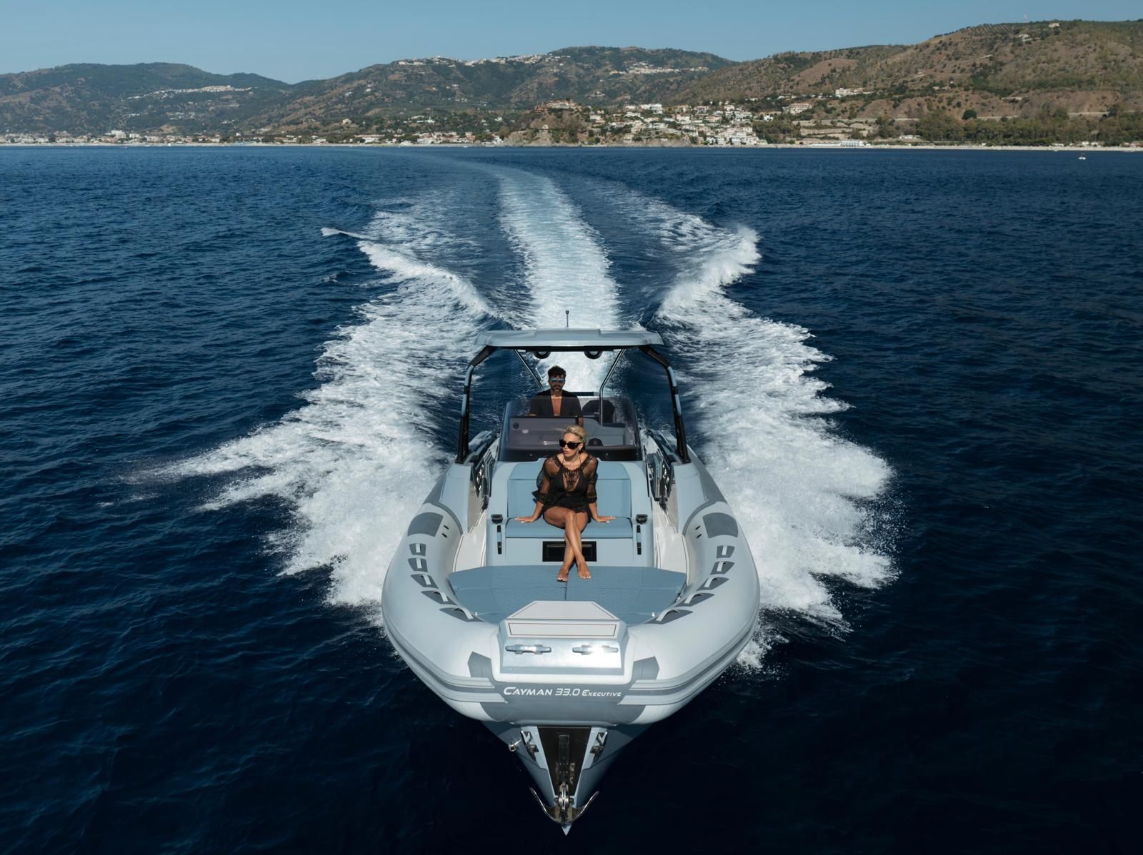 Ranieri International Cayman 33 Executive Exterior