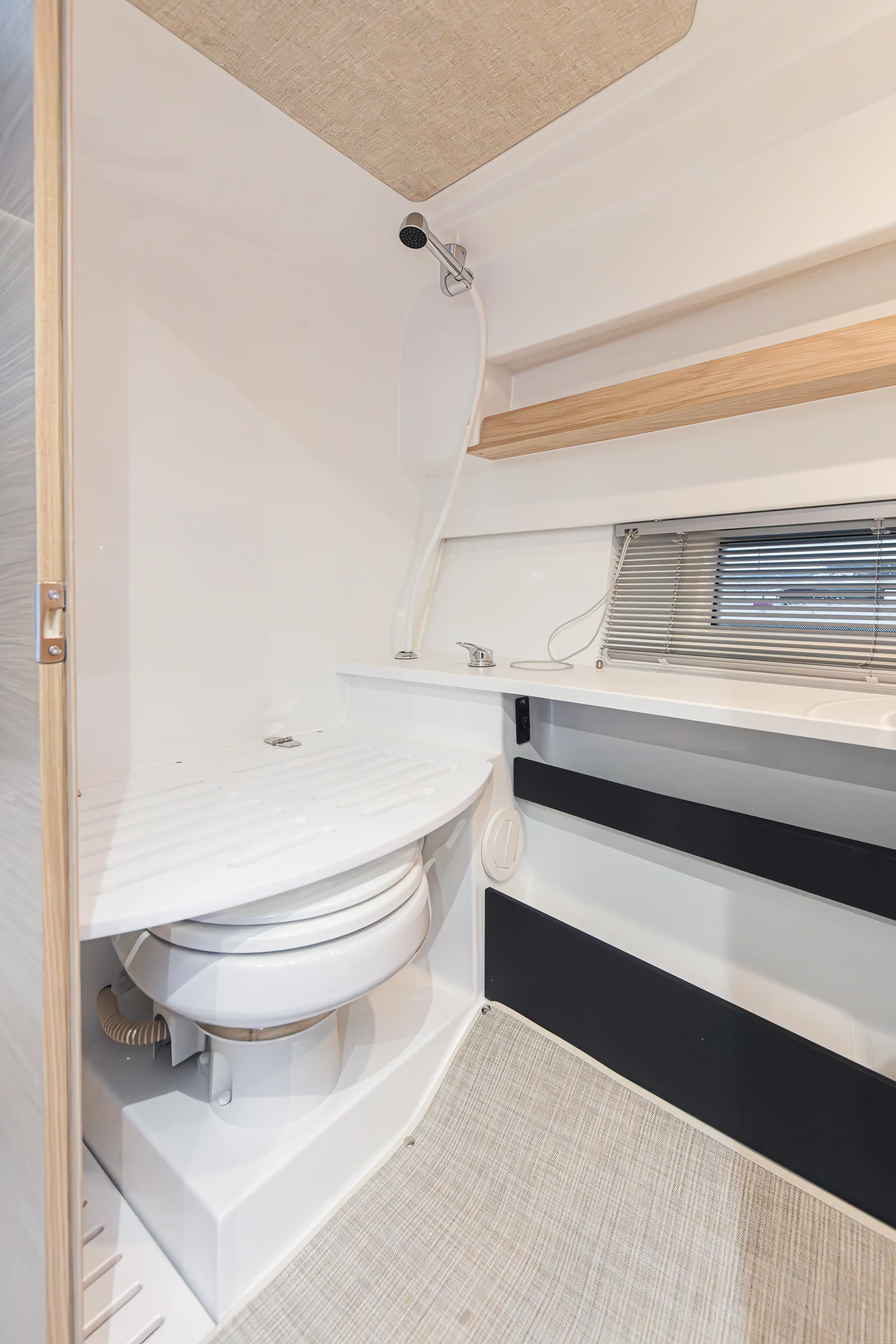 Quarken 35 Grand Tourer Interior