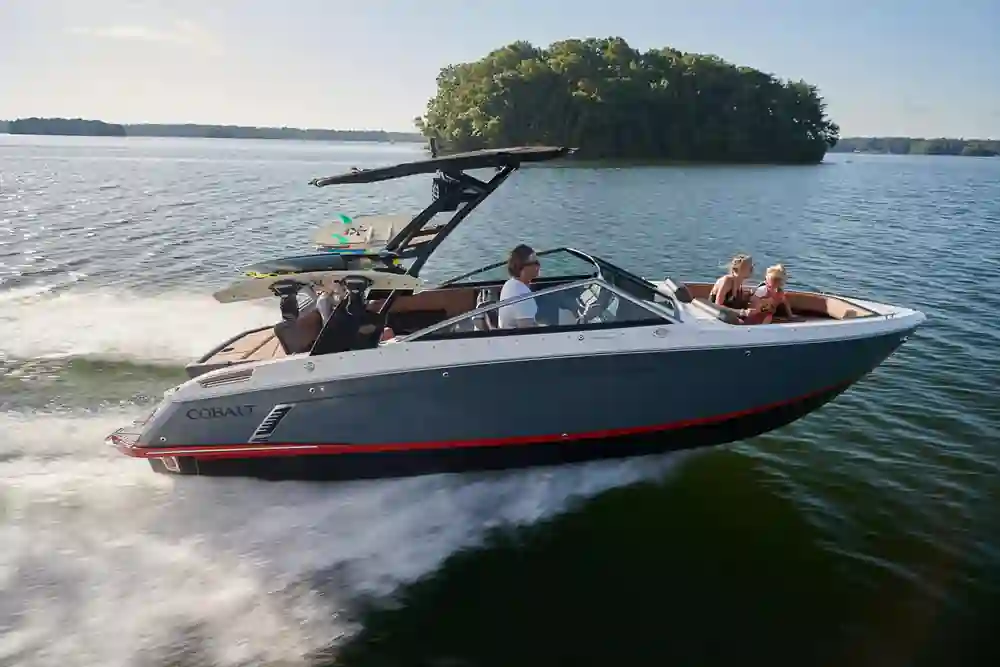 Cobalt Boats R4 Surf