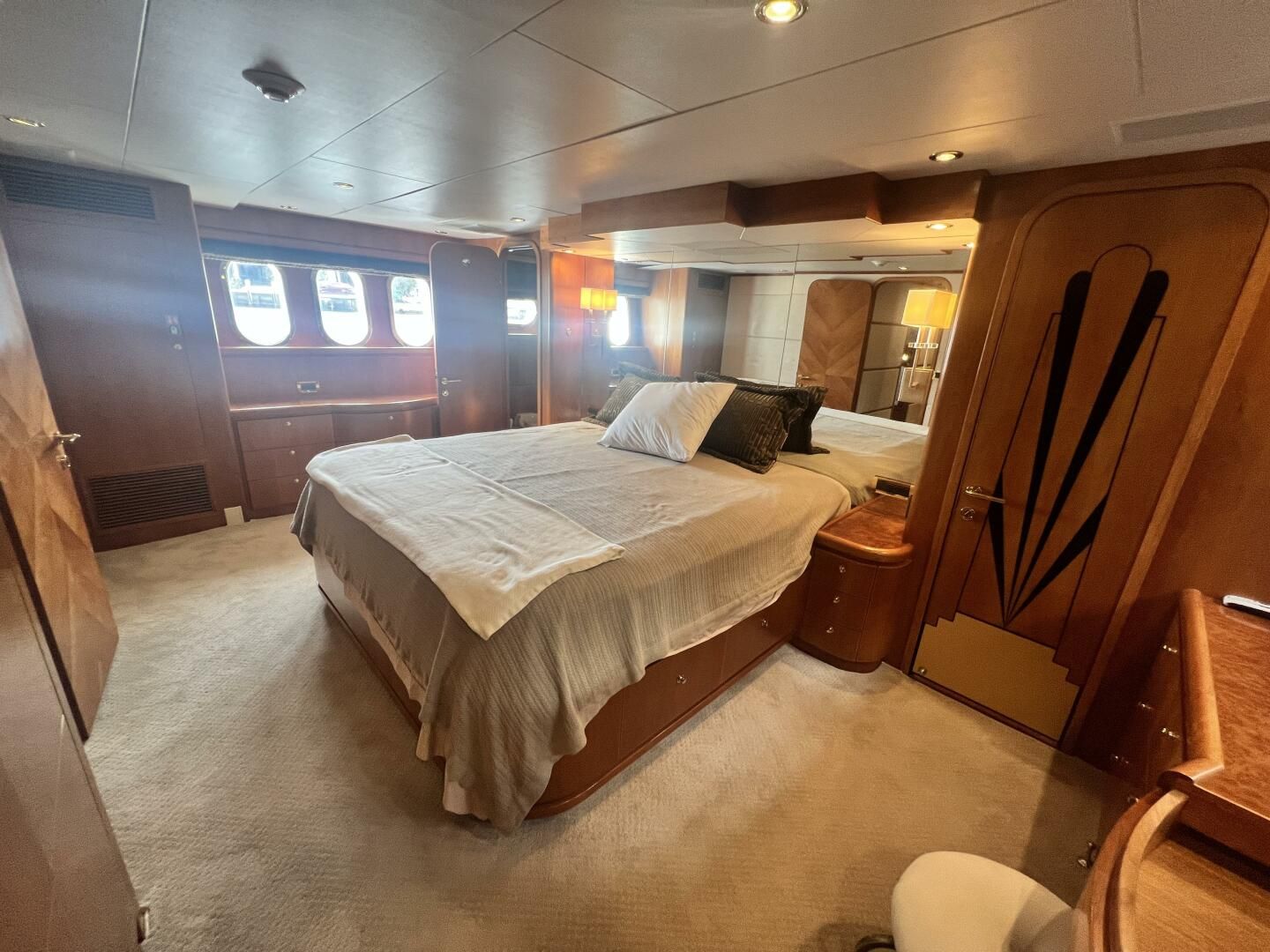 Hargrave Open Bridge 82 Interior