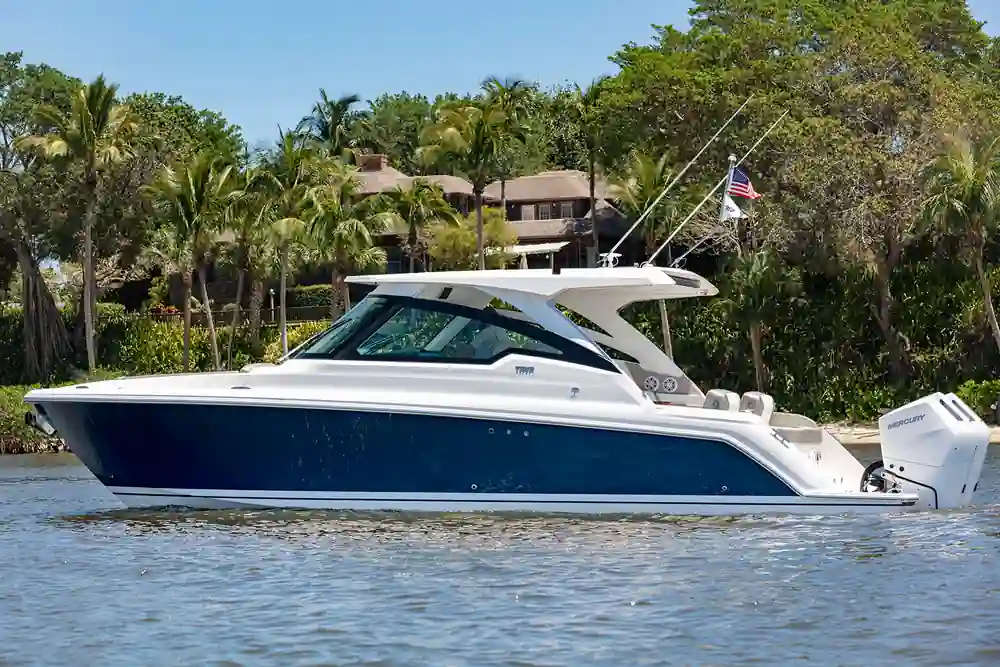 Tiara Yachts 34LX