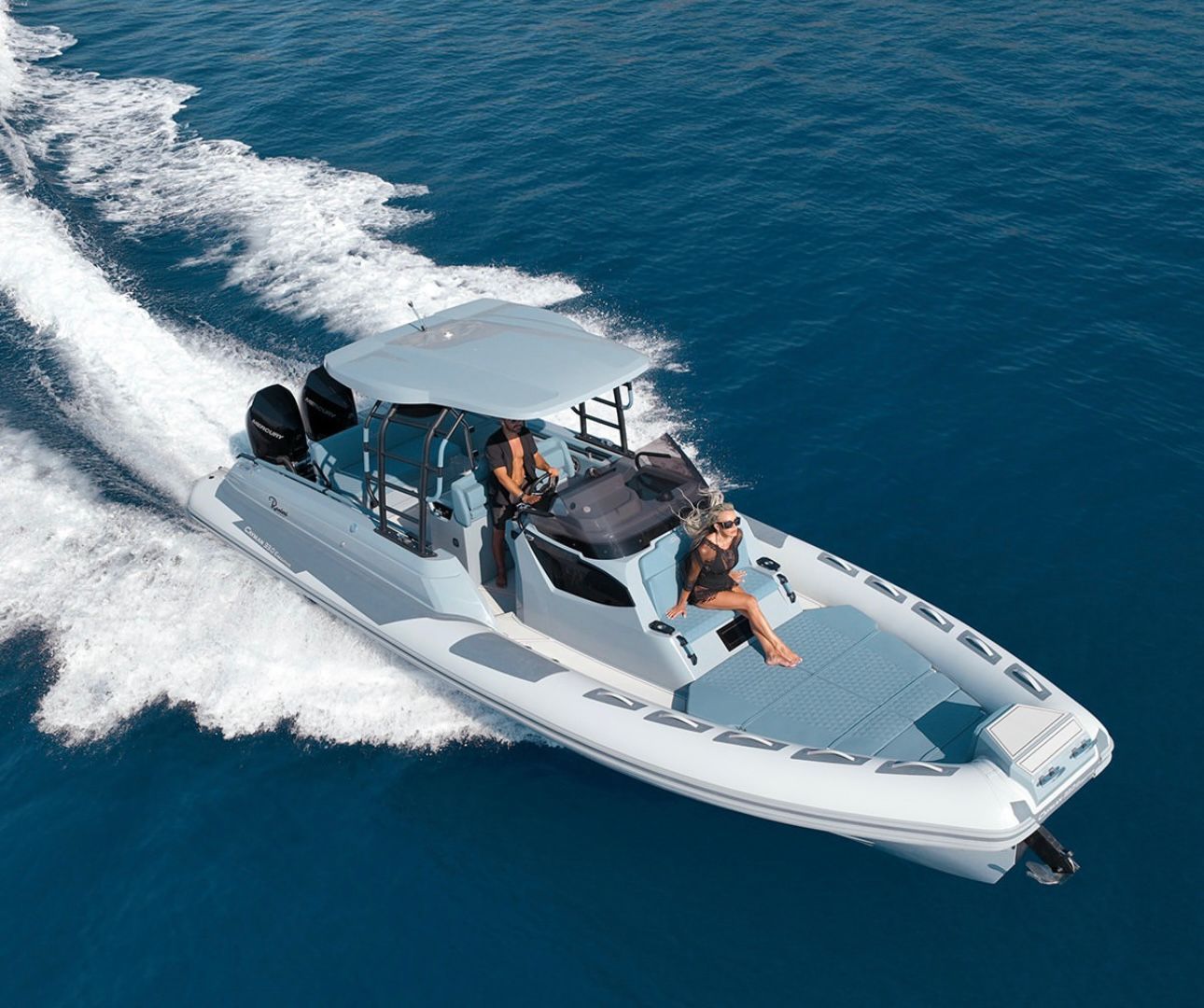 Ranieri International Cayman 33 Executive Exterior