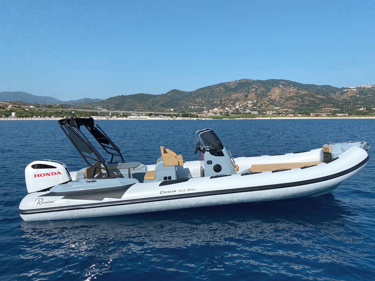 Ranieri International Cayman 26 Sport