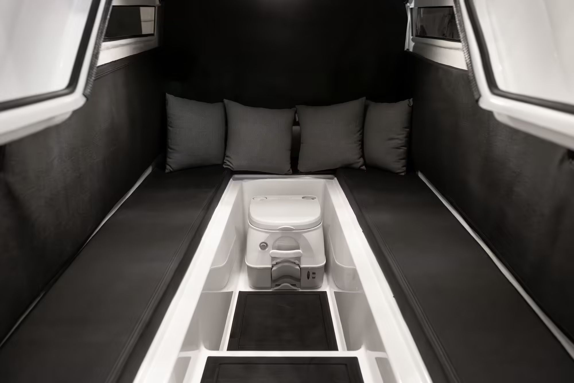 Iron 907 Interior