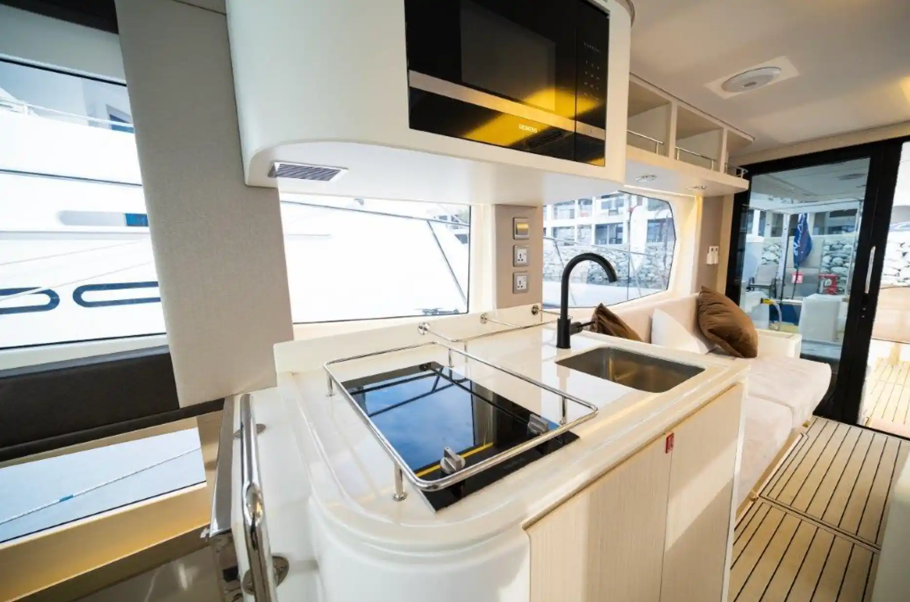 Interior del SilverCat 46LUX
