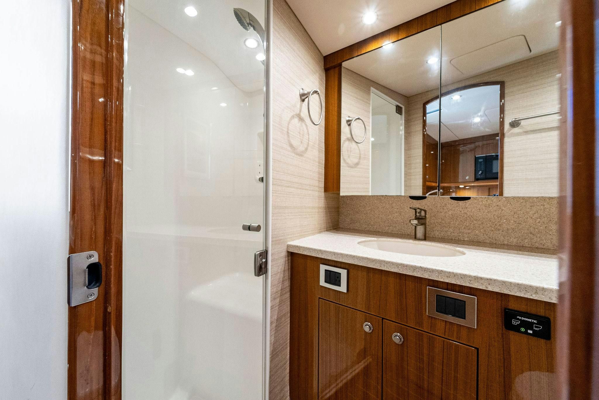 Interior del Viking Yacht 37  BF