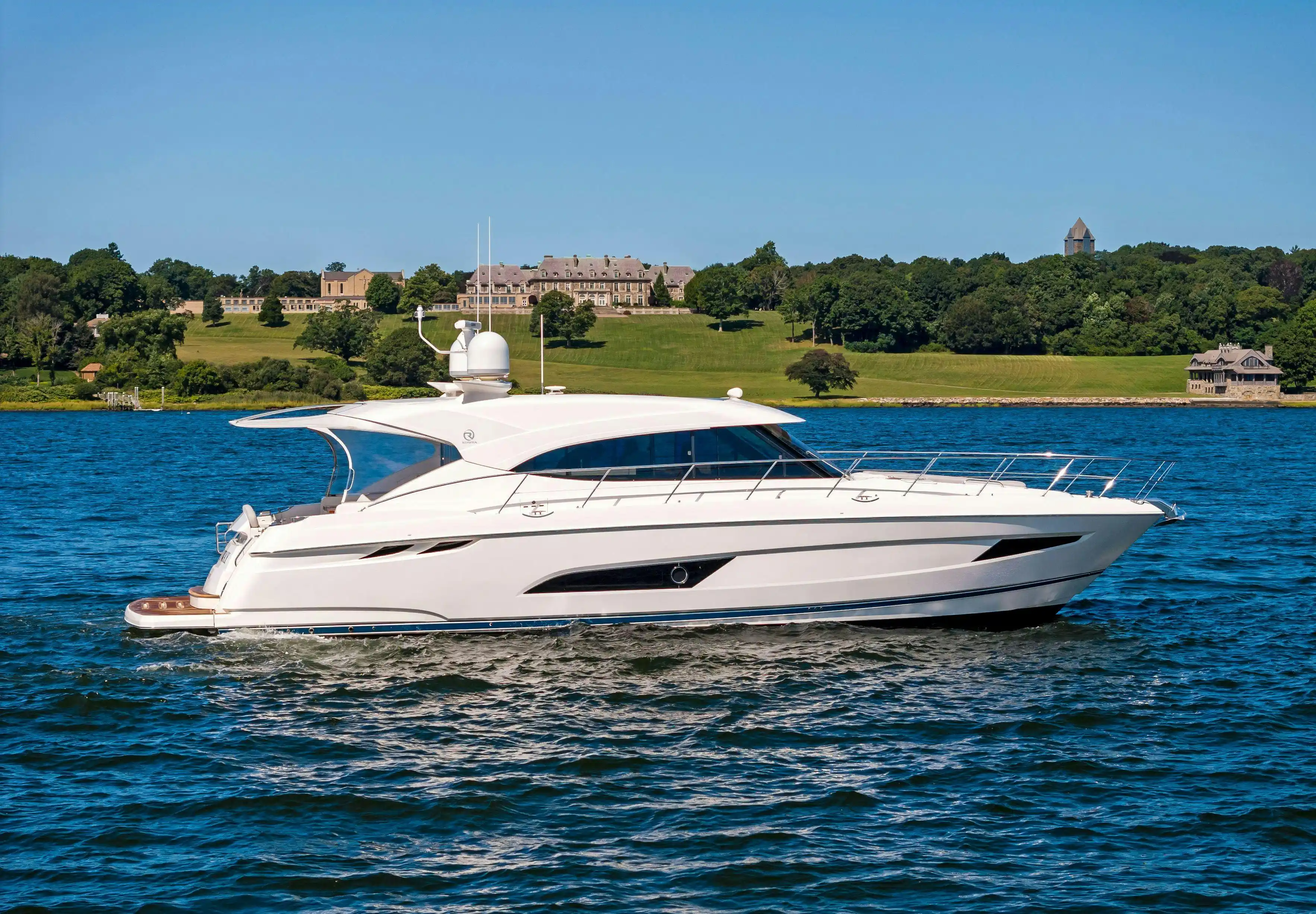 Riviera 5400 Sport Yacht photo