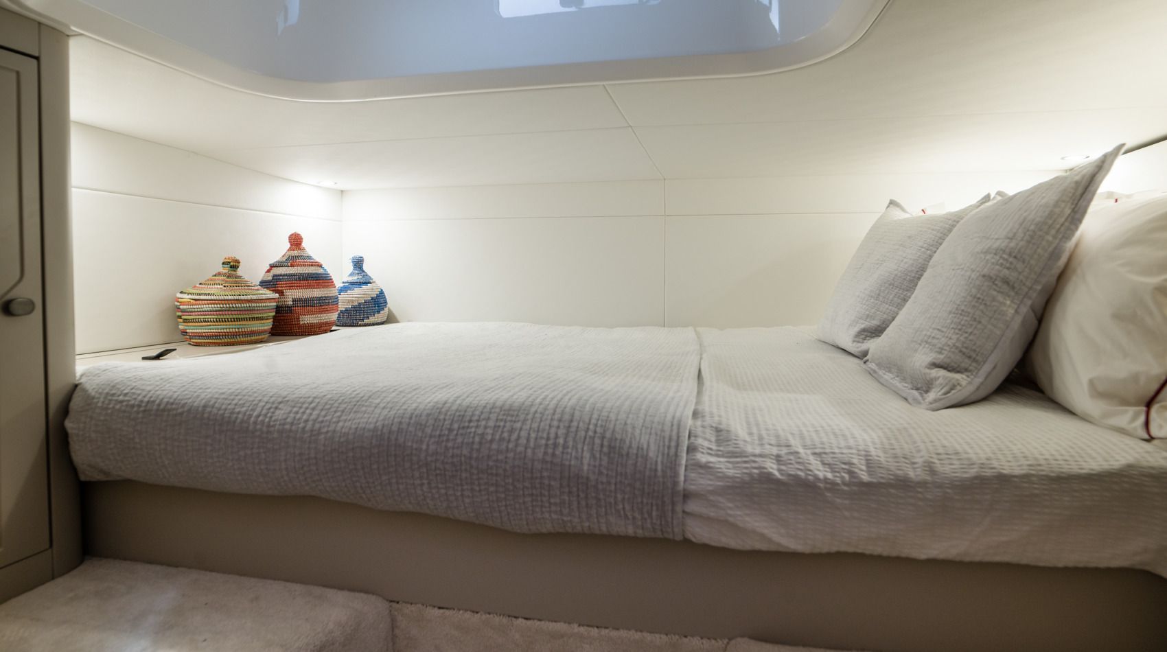 Fairline F//LINE 33 Outboard Interior