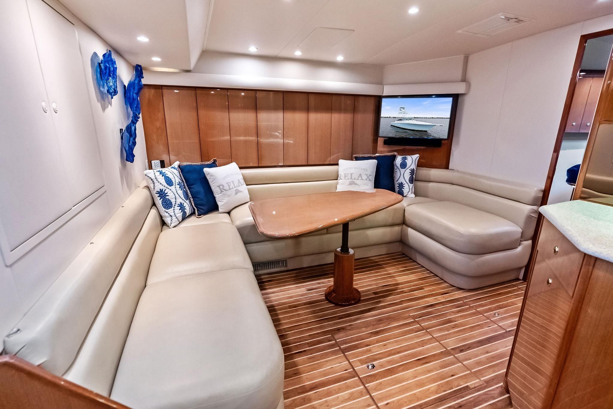 Interieur van de Viking Yacht 45 Open