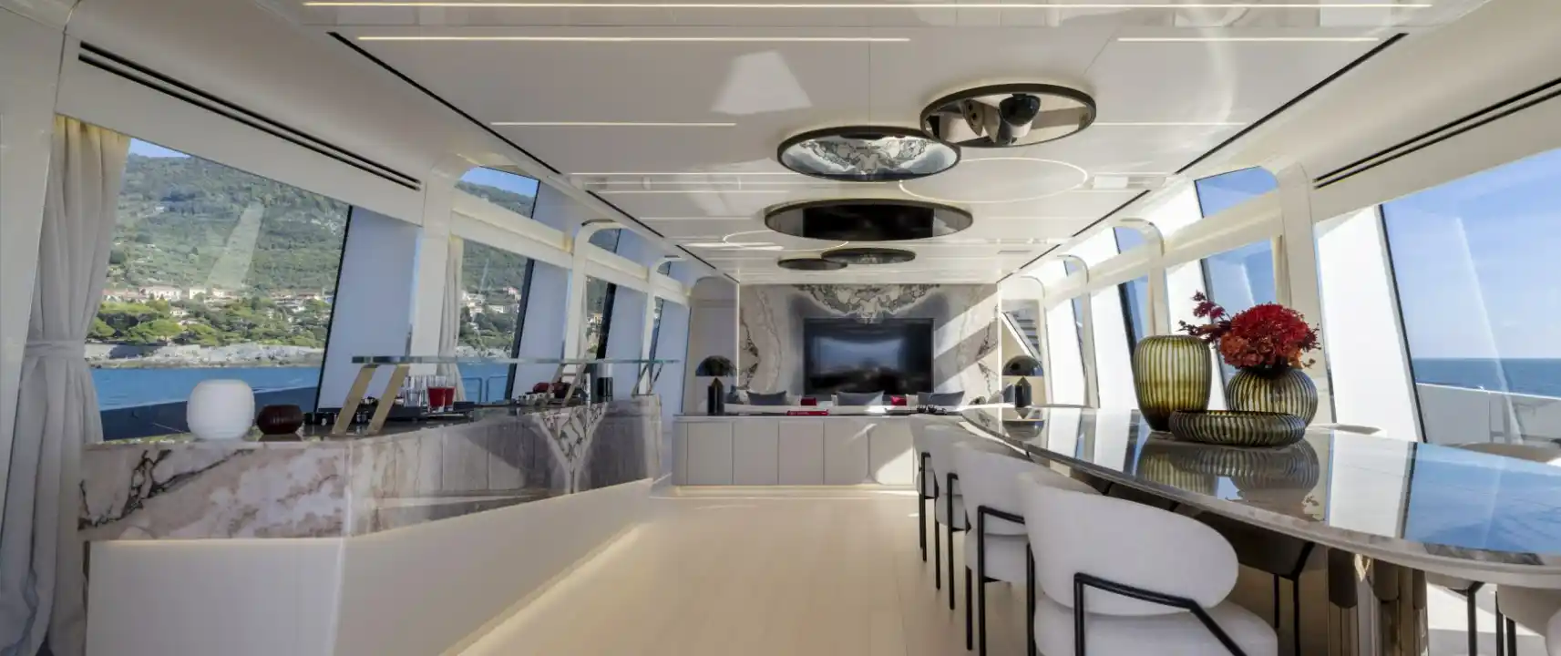 Mangusta 165 REV Interior
