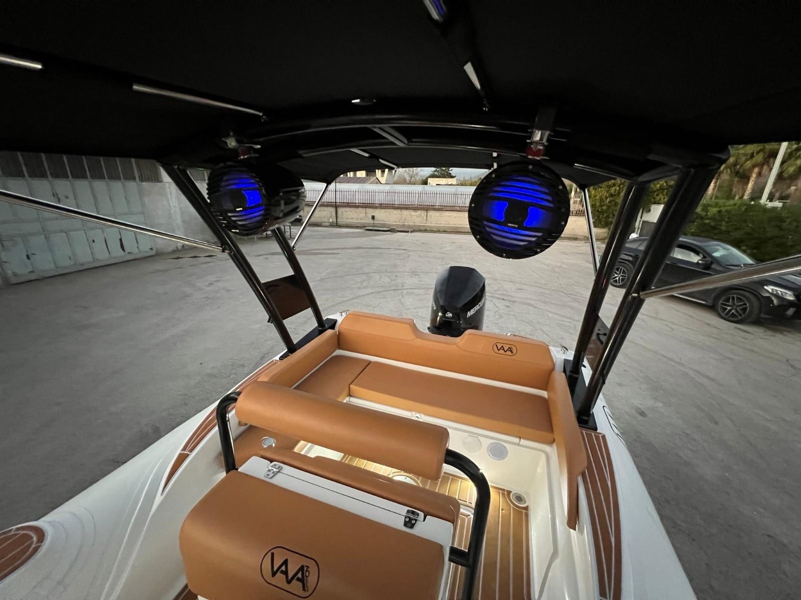 Aqvaboats Luxurib 22 Interior