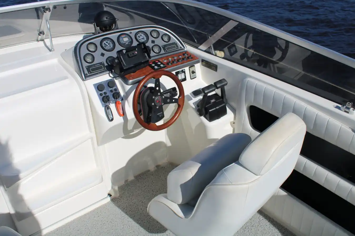 Cranchi Cramar Rabbit 747 Interior