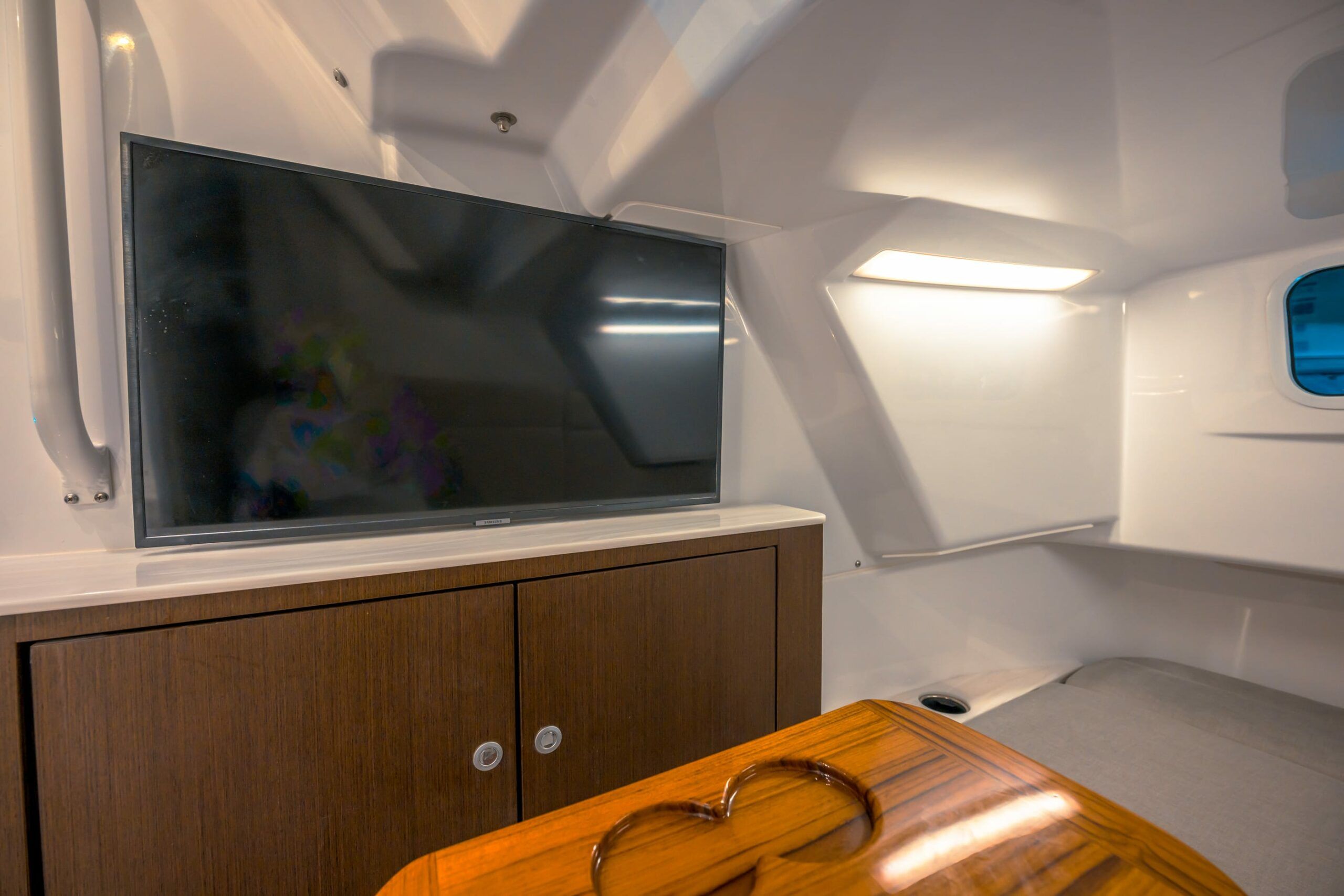 Everglades Boats 375CC Interior