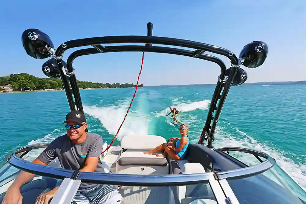 Crownline E255 Surf