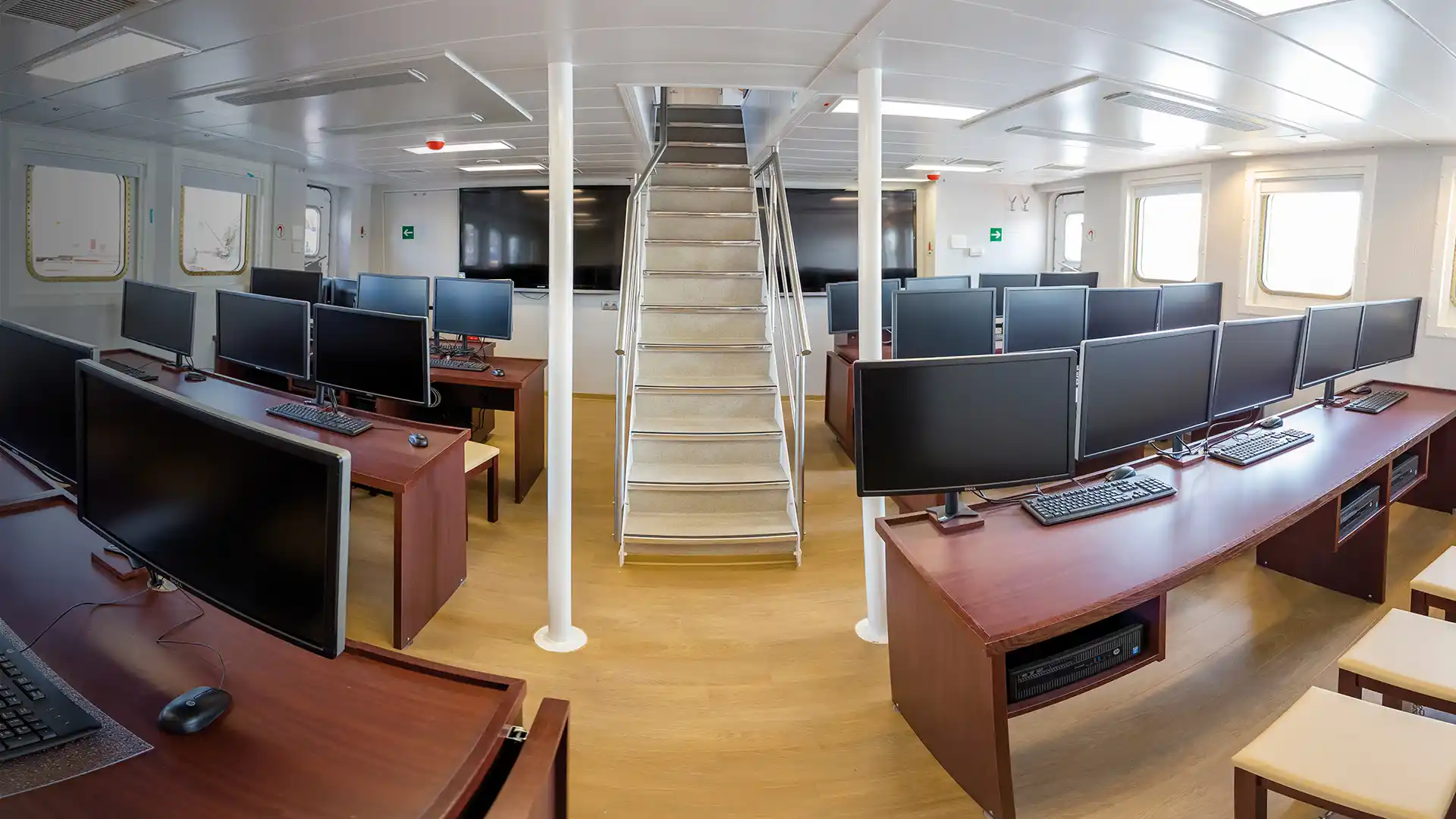 Conrad SPS63 / Le Quy Don Interior