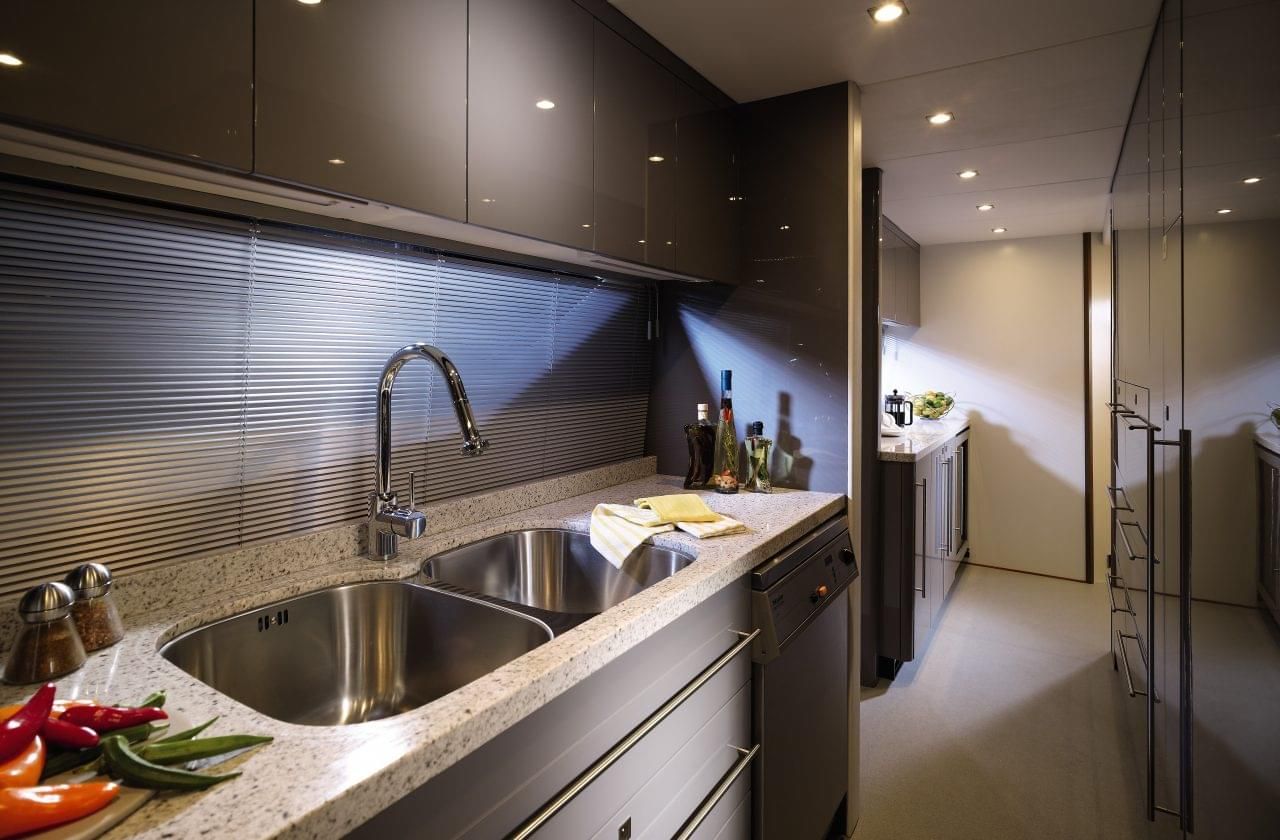 Interni del Sunseeker 112