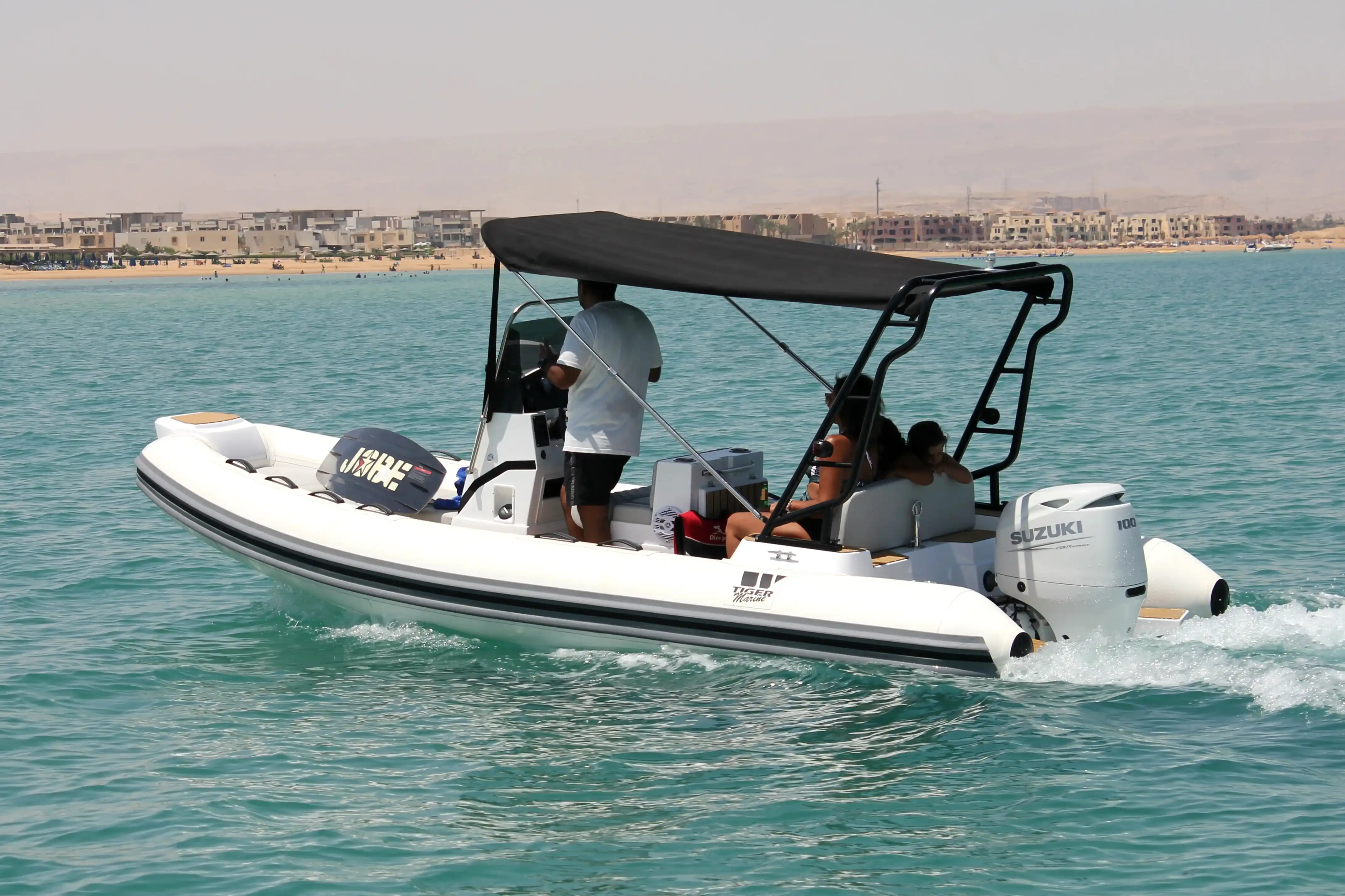 Exterieur van de Tiger Marine ProLine 550