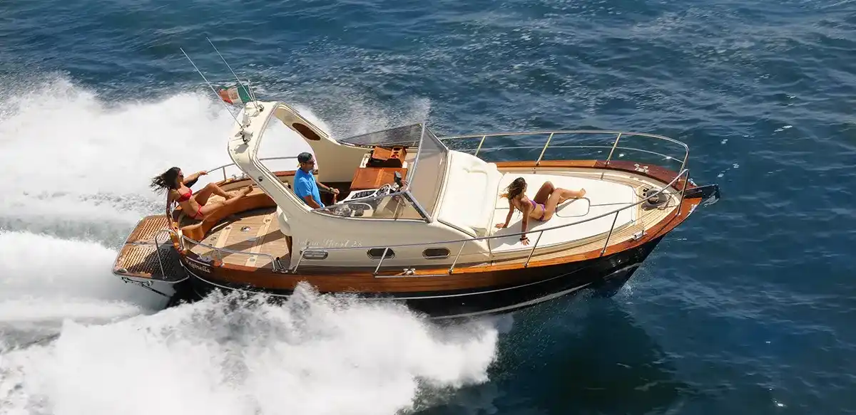 Exterior del Nautica Esposito Positiano Sport 28