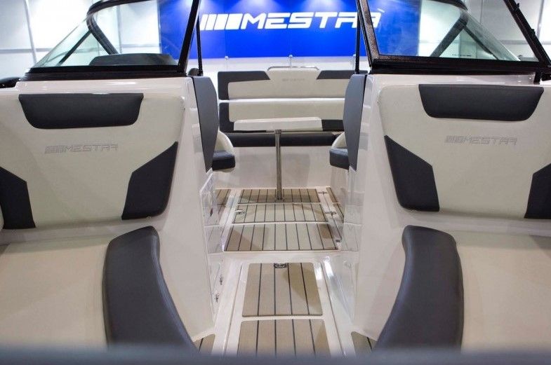 Esterni del Mestra Boats M222