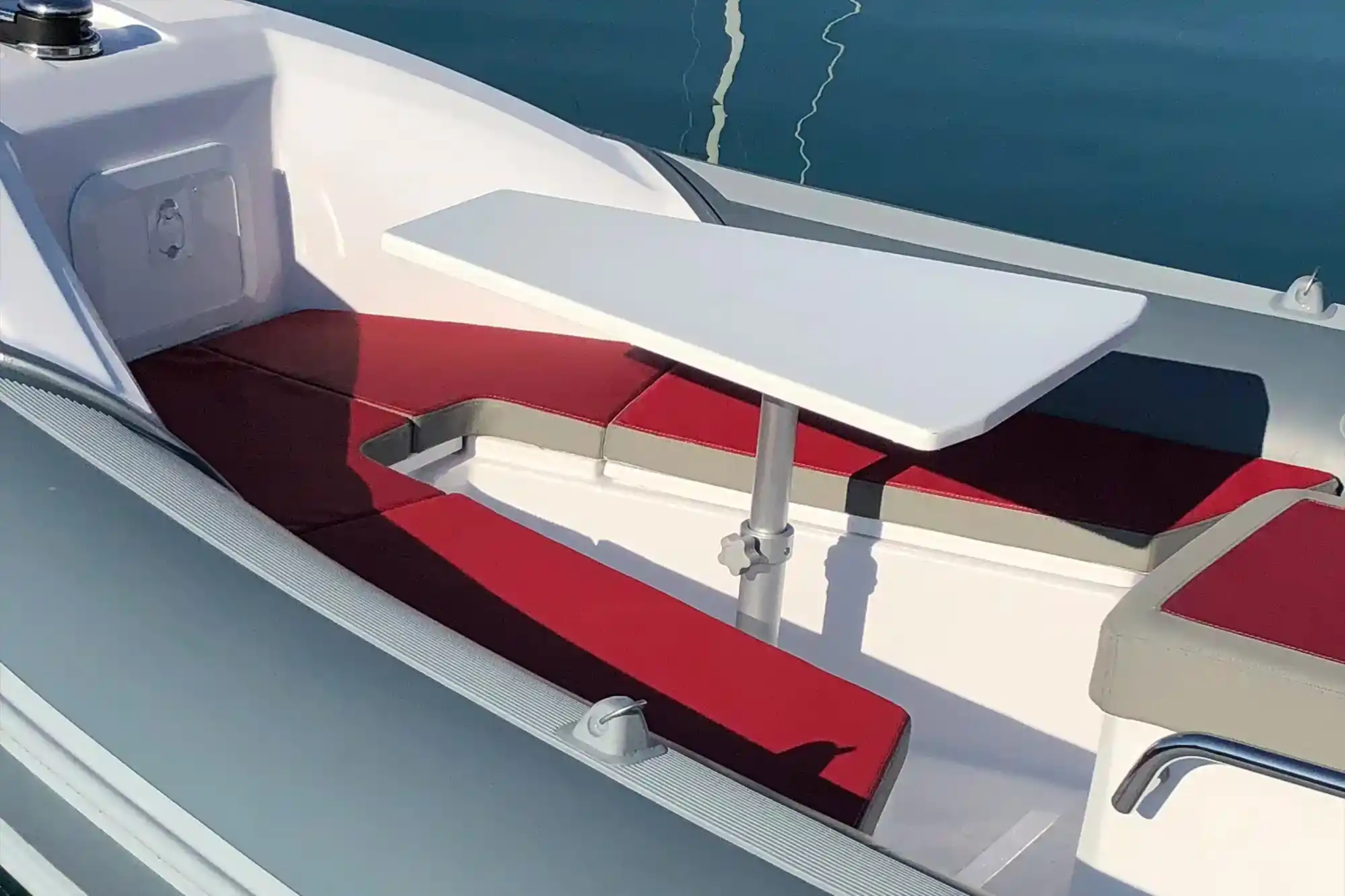 Intérieur du MV Marine MV 25GT