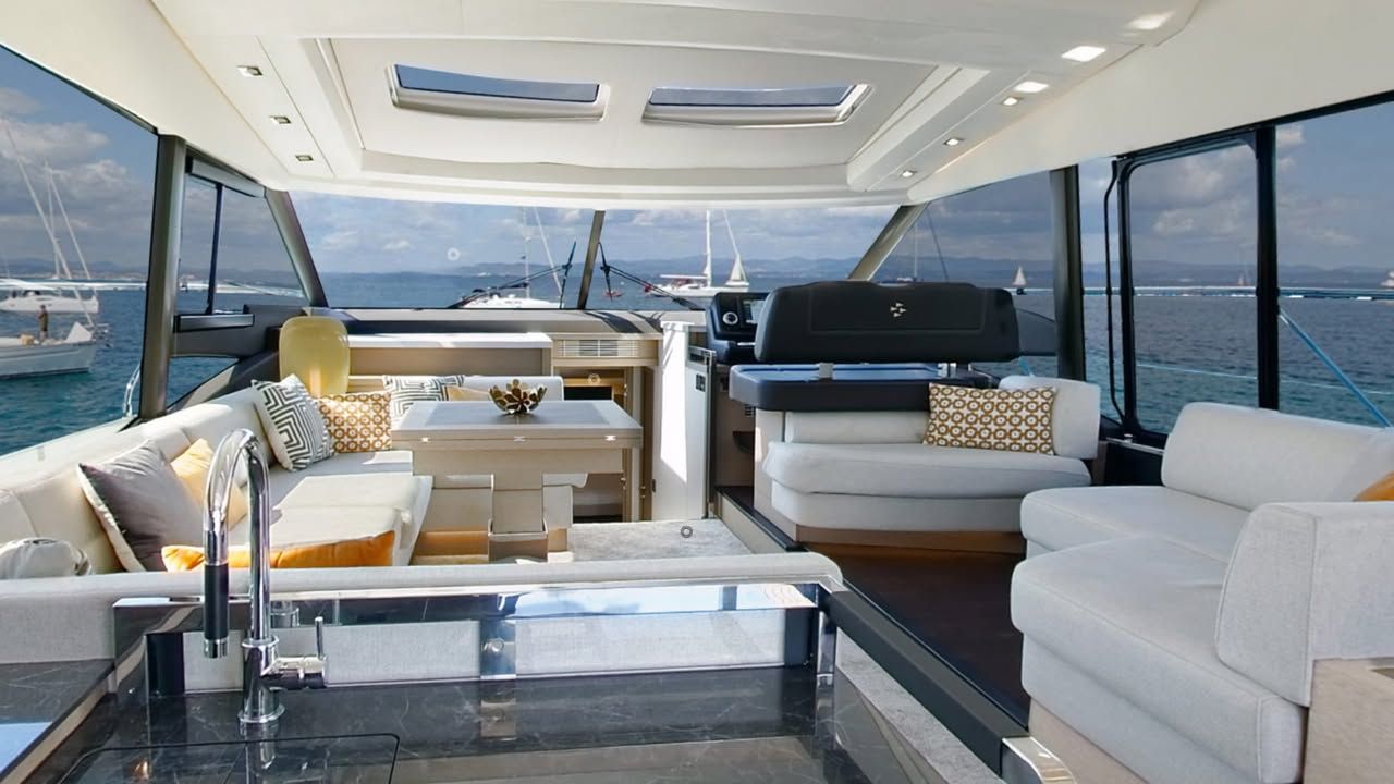 Innenbereich der Prestige 590S