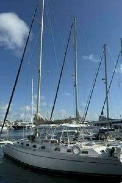 Catalina Yachts Morgan 44 Exterior