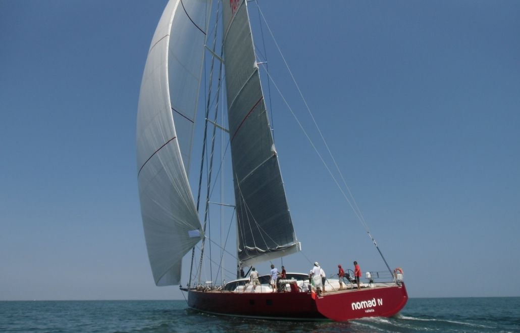 Maxi Dolphin MD100 Nomad IV Exterior